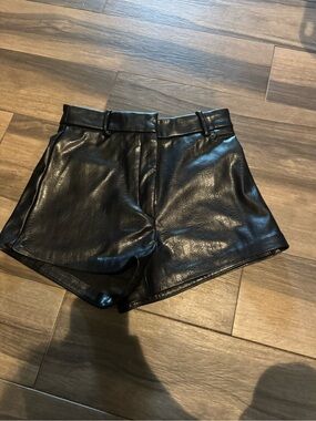 H&M Black High-Waist Faux Leather Shorts - C